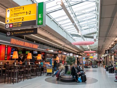 schiphol airport stores.